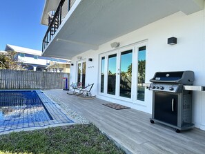 Terrace/patio - Pristine canal-front home with heated pool and access to open water (Tavernier)