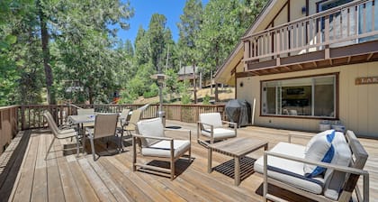 Family Chalet w/Hot Tub nestled in Blue Lake Springs