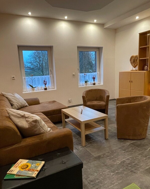 Smart TV, books, stereo