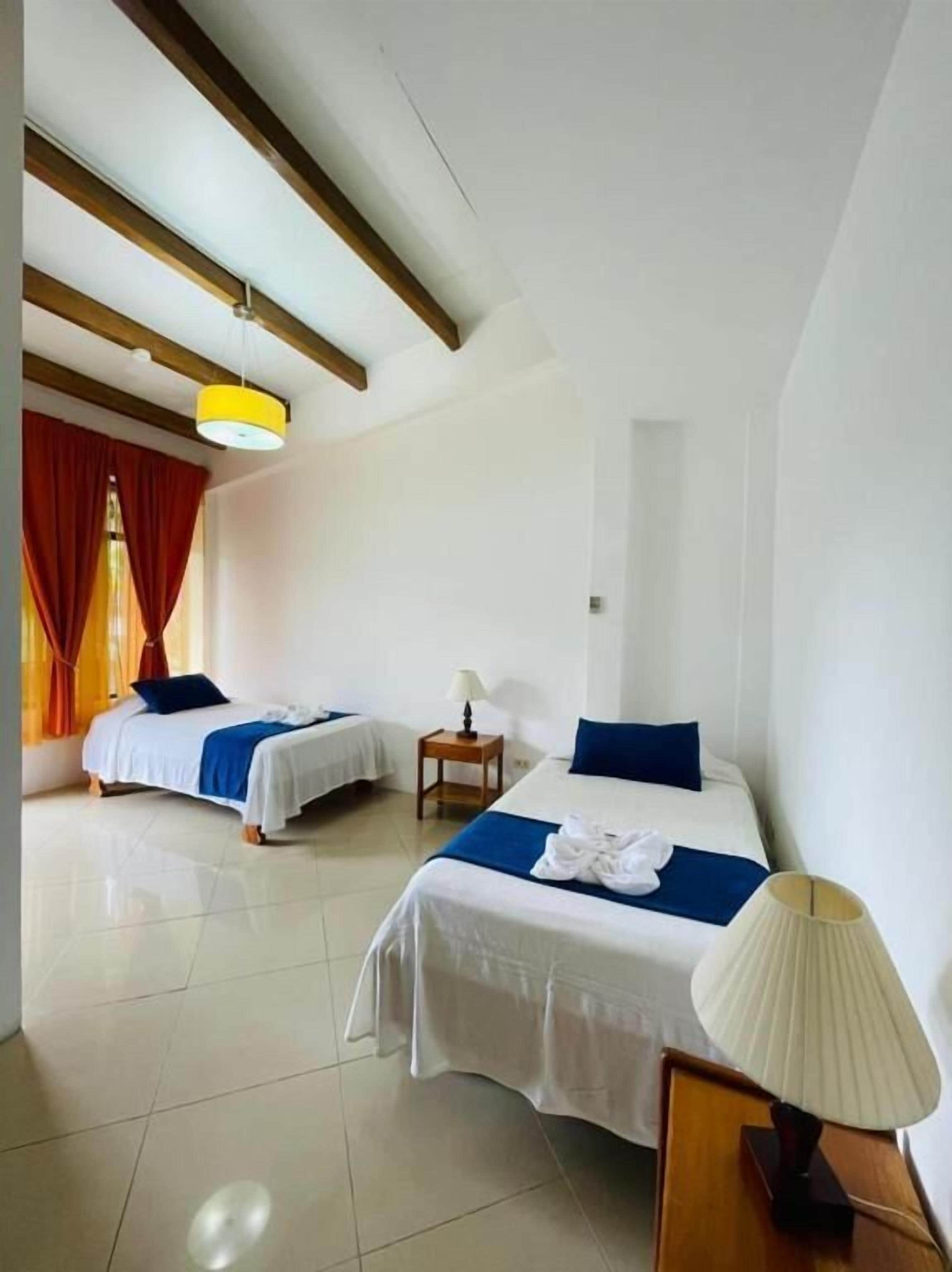 Standard Twin Room | In-room safe, blackout drapes, bed sheets