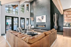 Télévision, cheminée