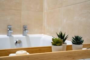 Casa City | Bagno | Asciugamani, sapone, shampoo, carta igienica