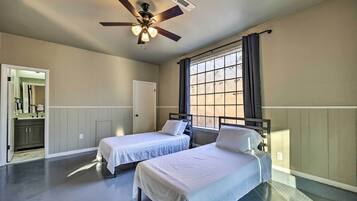 4 Schlafzimmer, Bügeleisen/Bügelbrett, Reisekinderbett, WLAN