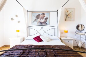 2 bedrooms, in-room safe, desk, iron/ironing board - Casa Laura Follonica  200 metres from the sea/beach Wifi air/condition tv/sat (Follonica)