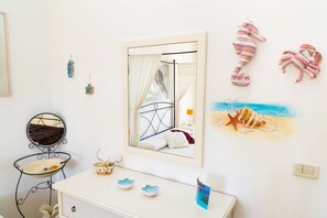 2 Schlafzimmer, Zimmersafe, Schreibtisch, Bügeleisen/Bügelbrett