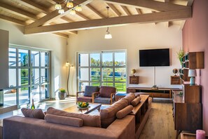 TV, fireplace, video games - Spiral Garden, Lavender Fields, Pool - Arkaim (Filipana)