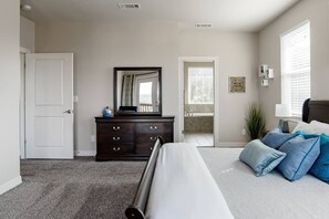 3 bedrooms, desk, iron/ironing board, travel cot