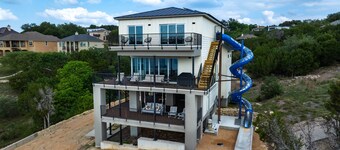 Santana - Lakefront - private dock, volleyball court, 4 story slide