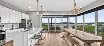 Santana - Lakefront - private dock, volleyball court, 4 story slide