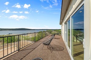 Terrace/patio - Santana - Lakefront - private dock, volleyball court, 4 story slide (Point Venture)