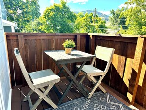 Outdoor dining - Perfect location!! Close to CU and Pearl St. Mall (Boulder)
