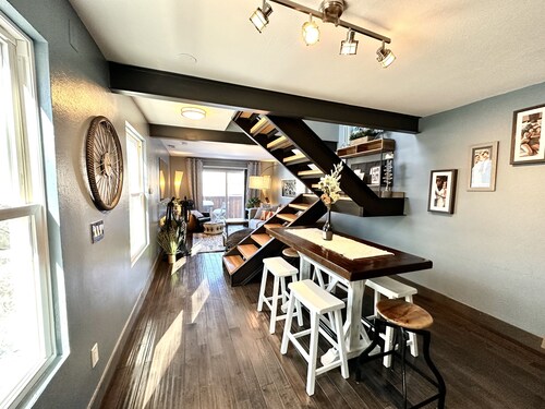 Perfect location!! Close to CU and Pearl St. Mall