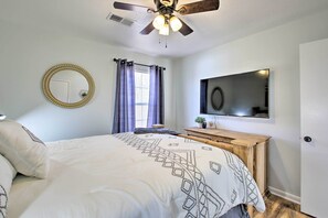 2 bedrooms, iron/ironing board, free WiFi, bed sheets