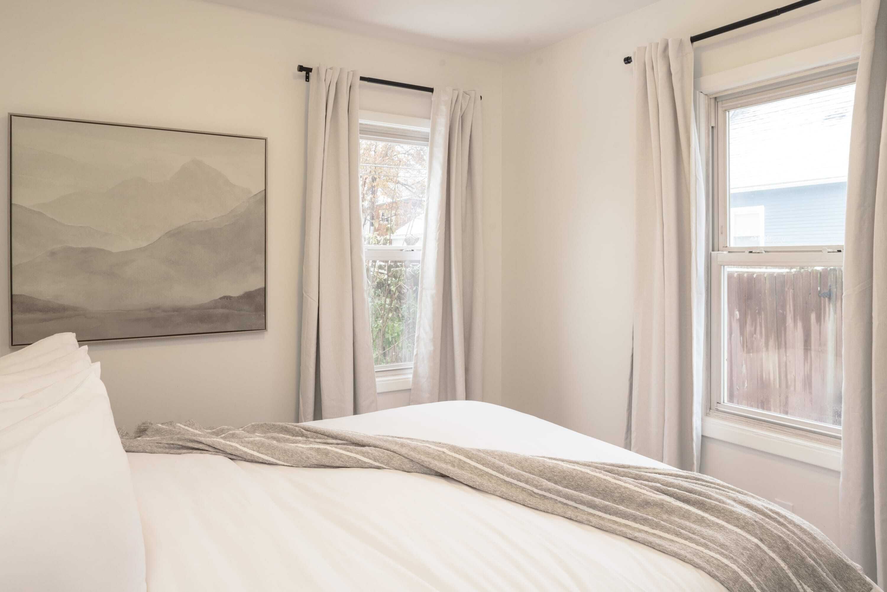 2 bedrooms, iron/ironing board, internet, bed sheets