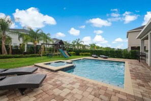 Piscine extérieure, piscine chauffée