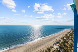 On the beach - Oceanfront penthouse, centrally located, 4 bed/ 4 bath (Myrtle Beach)