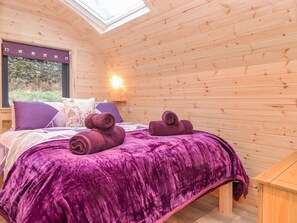 1 Schlafzimmer, individuell dekoriert, individuell eingerichtet