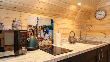 Ferienhaus | Eigene Küche | Kühlschrank, Wasserkocher, Toaster, Kochgeschirr/Geschirr/Besteck