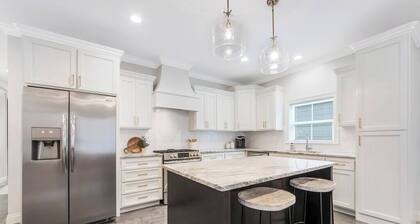 Charming Cottage -3BR - A+ Location - est.2019