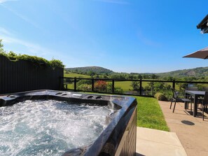 Outdoor dining - Pen Y Banc (Builth Wells)