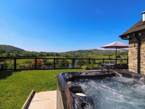 Outdoor dining - Pen Y Banc (Builth Wells)