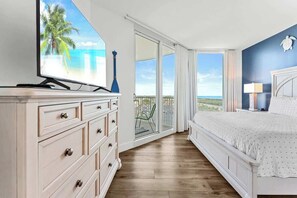 2 bedrooms, iron/ironing board, WiFi, bed sheets - Sunrise Surprise 9th FL, Pools, Beach walk/shuttle (Destin)