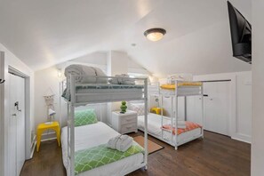 3 habitaciones, escritorio, tabla de planchar con plancha y wifi gratis 