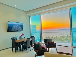 Interior - Beachfront 3BR-3BA SunsetParadise (Flamingos)