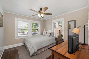 3 chambres, fer et planche à repasser, Wi-Fi, draps fournis