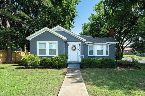 Newly Remodeled 3BR in Town · Cherry Street