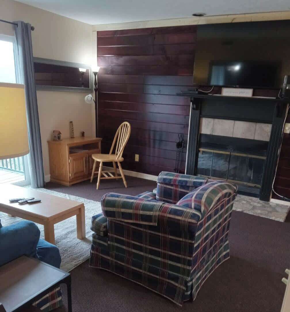 TV, fireplace, offices