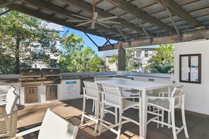 Outdoor dining - Cozy Beach Getaway | Fast Wi-Fi for Remote Work (Santa Rosa Beach)