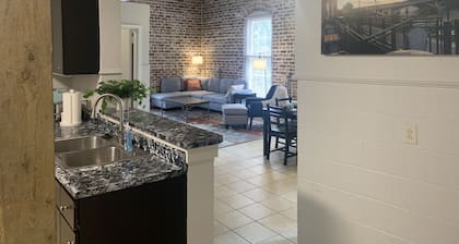 Historic 2 br & 1 ba On the River