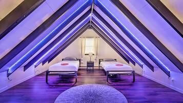 2 bedrooms, desk, iron/ironing board, WiFi