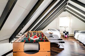 2 Schlafzimmer, Schreibtisch, Bügeleisen/Bügelbrett, WLAN