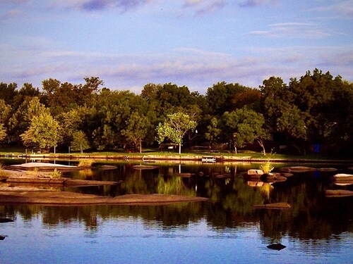 Tranquil Lake LBJ getaway! No boat traffic. Swim, Kayak, SUP & Fish in Peace!