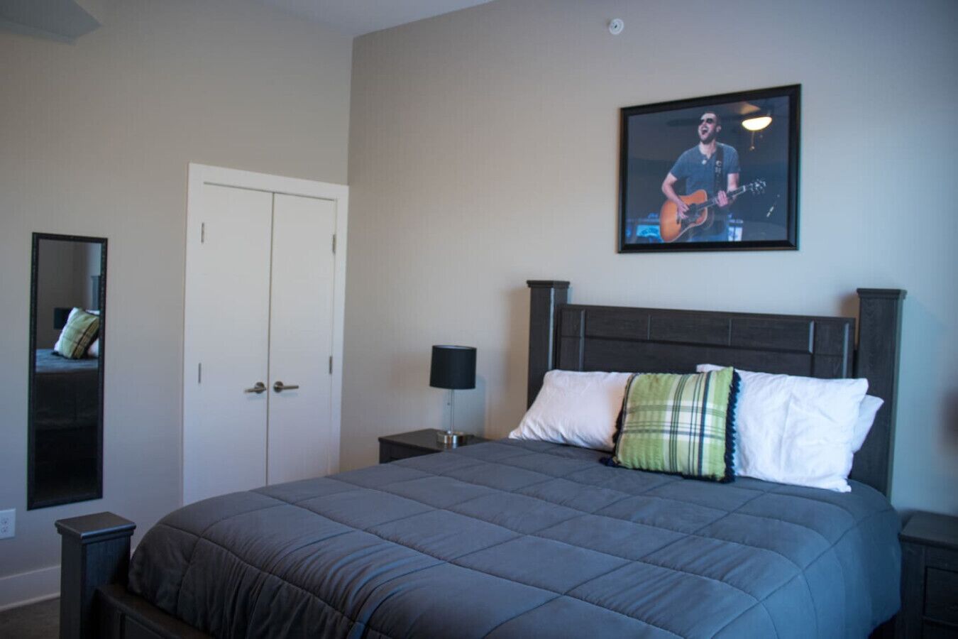 Iron/ironing board, travel crib, WiFi, bed sheets