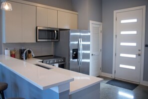 Fridge, microwave, oven, stovetop - Cozy West End Condo • Near Centennial & Downtown (Nashville)