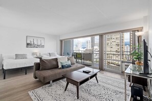 1 dormitorio, tabla de planchar con plancha, wifi y ropa de cama