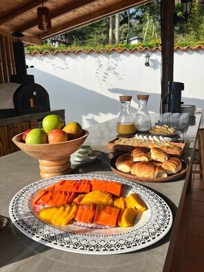 Tägliches inbegriffenes nach Wunsch zubereitetes Frühstück