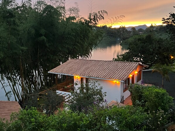 Fachada de la propiedad