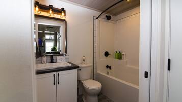 Standard Cottage | Bathroom