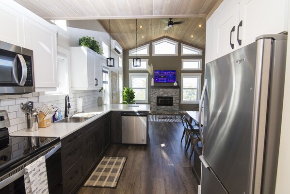 Standard-mökki | Yksityinen keittiö | Kahvin-/teenkeitin, vedenkeitin