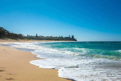 Family Friendly Beach House: Short stroll to beach