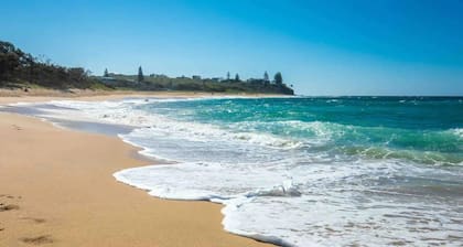 Family Friendly Beach House: Short stroll to beach