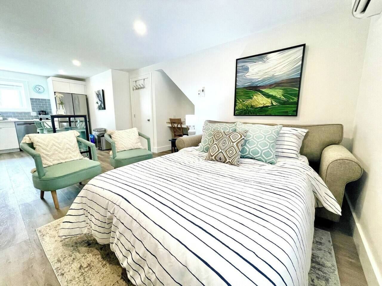 1 bedroom, desk, iron/ironing board, WiFi