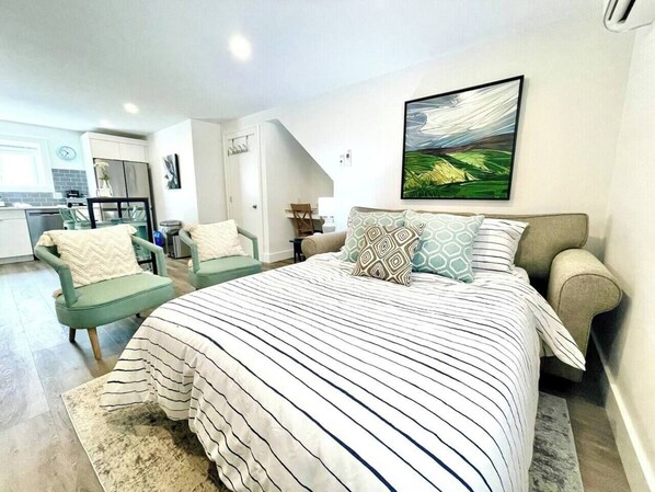 1 bedroom, desk, iron/ironing board, WiFi