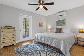 4 bedrooms, desk, iron/ironing board, travel cot - Twin Palms dual townhome at Gulfport Beach (gulfport)