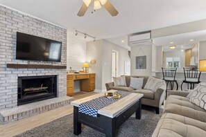 Smart TV - Twin Palms dual townhome at Gulfport Beach (gulfport)