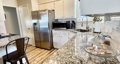 Cheerful 3-br home w/ gourmet coffee bar, patio, fenced backyard